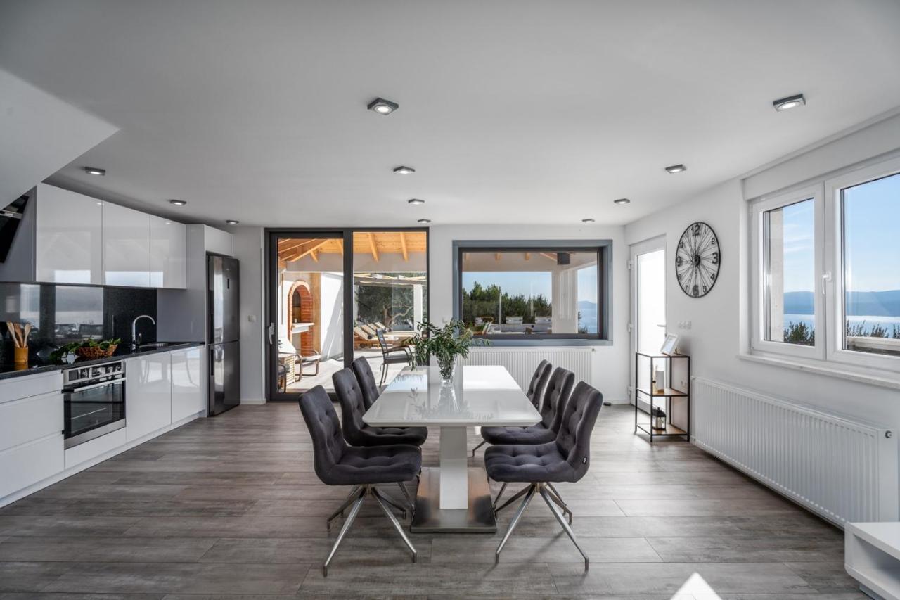 Villa Dream With Private Pool, 2 Bedrooms With En-Suite Bathrooms, Sea View 奥米什 外观 照片