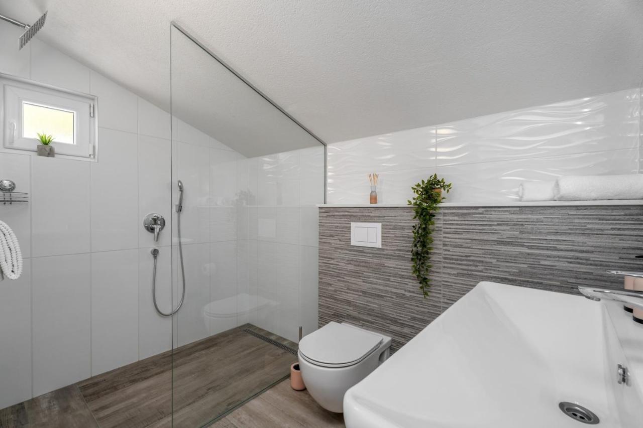 Villa Dream With Private Pool, 2 Bedrooms With En-Suite Bathrooms, Sea View 奥米什 外观 照片