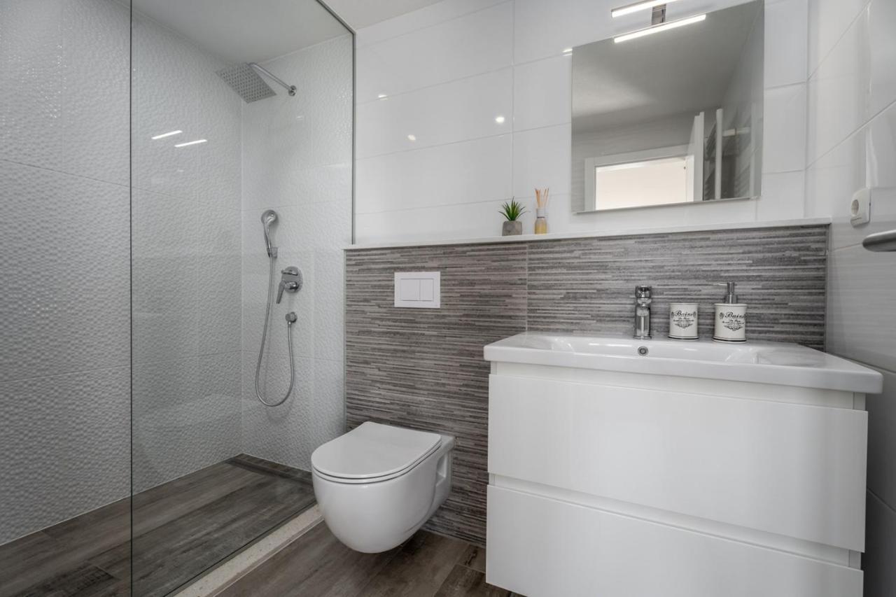 Villa Dream With Private Pool, 2 Bedrooms With En-Suite Bathrooms, Sea View 奥米什 外观 照片