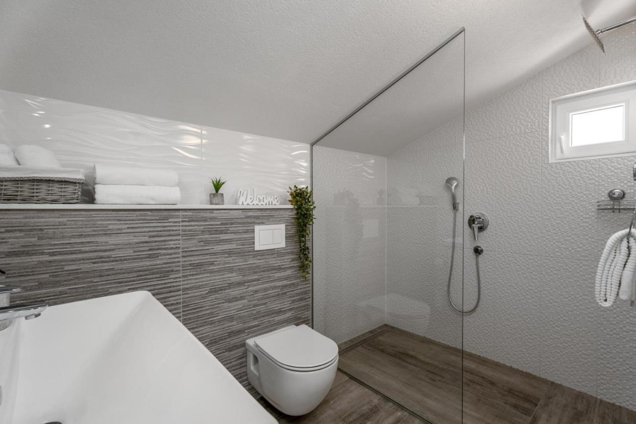 Villa Dream With Private Pool, 2 Bedrooms With En-Suite Bathrooms, Sea View 奥米什 外观 照片